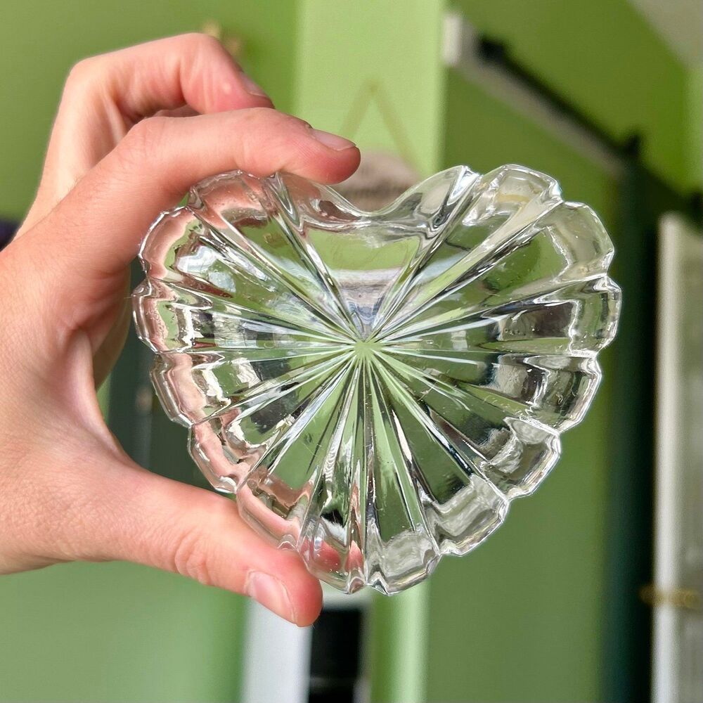 VTG Dainty Shiny Glass Heart Trinket Dish Mikasa Elegant Display - Picture 4 of 7